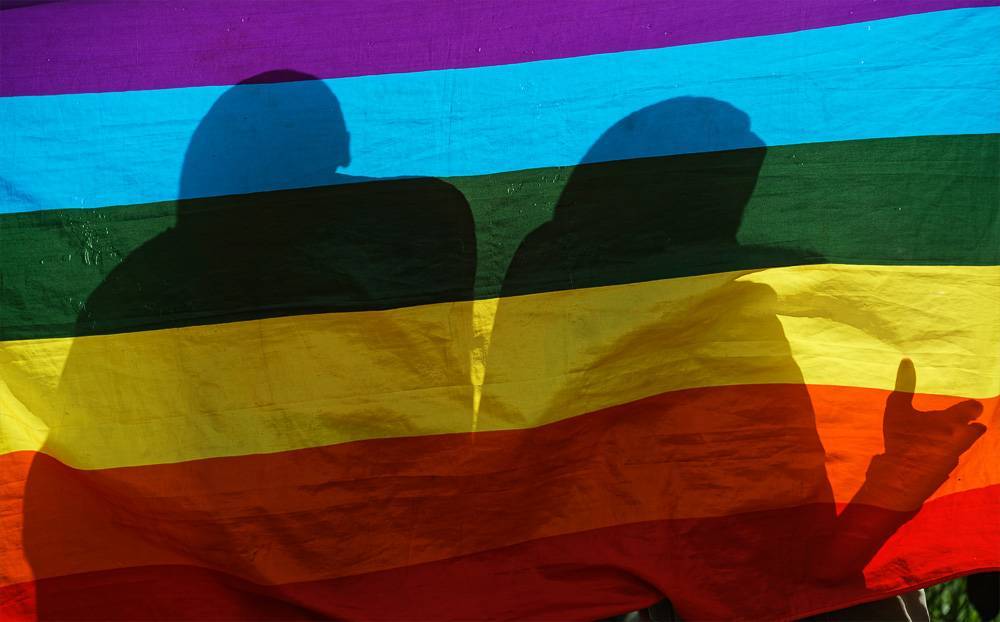 В Айове приговорили к 16 годам тюрьмы мужчину, который сжег флаг ЛГБТ
