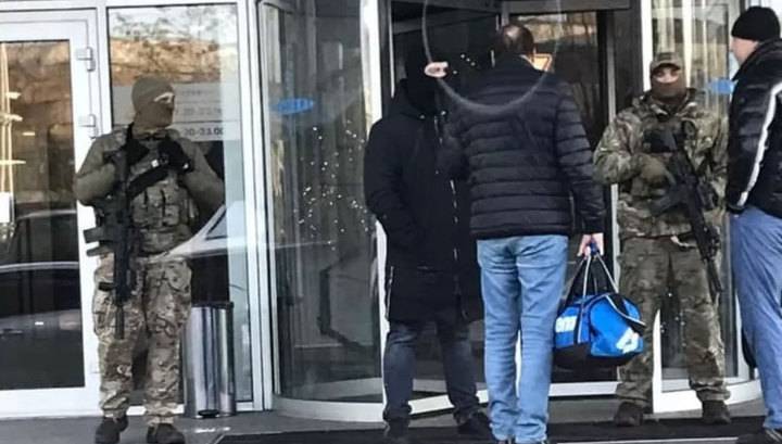 СБУ и ГБР проводят обыски в спортклубе Порошенко