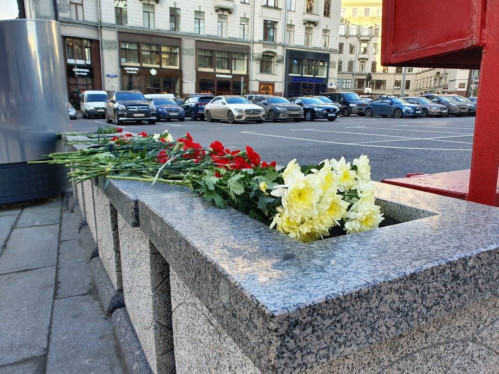 "Трагедия в мирное время": в СК прокомментировали стрельбу у здания ФСБ