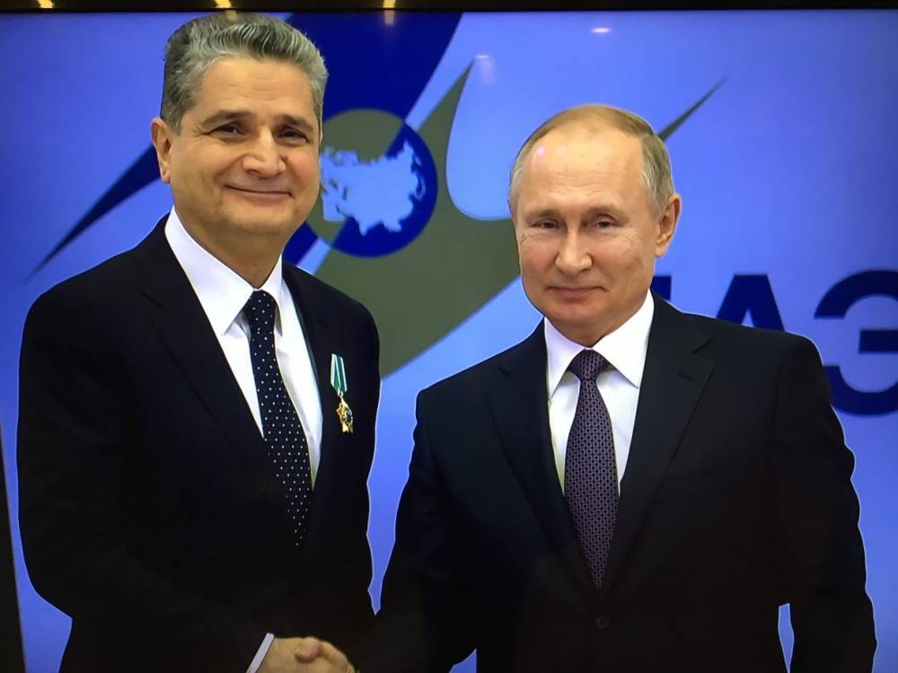 Путин наградил премьер-министра республики Армения Орденом Дружбы
