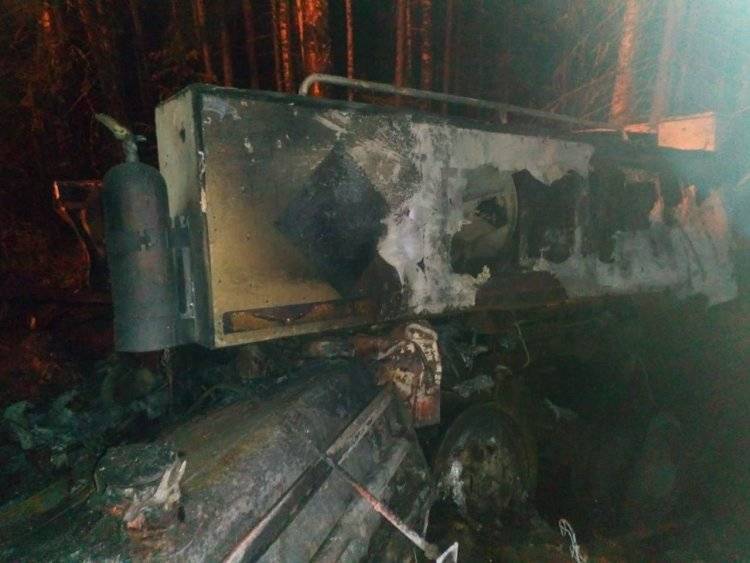 Водитель сгорел заживо после ДТП бензовоза с грузовиком в Кузбассе