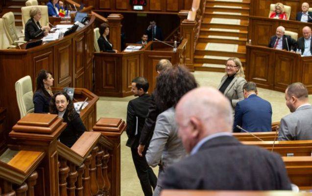 Социалисты меняют блок ACUM на Демпартию в молдавском парламенте