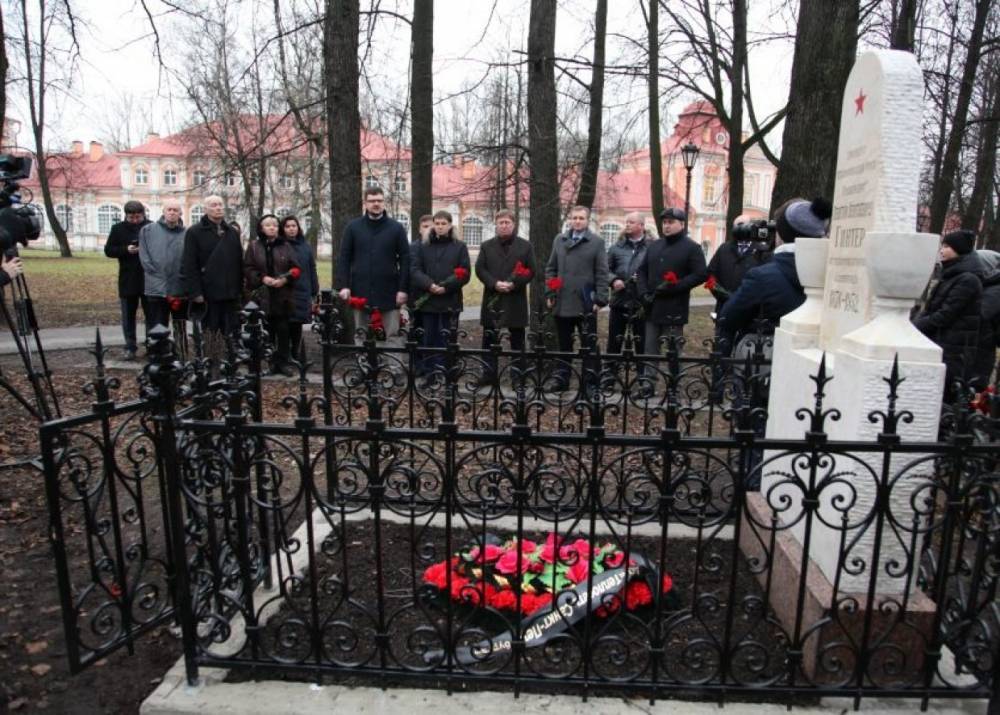 В Александро-Невской Лавре почтили память основателя теплофикации Петербурга