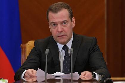 Медведев оказался против снижения нештрафуемого порога превышения скорости