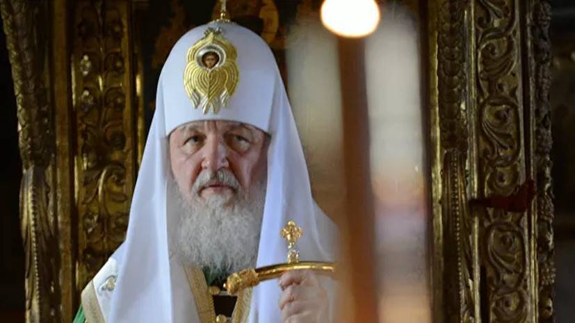 Патриарх допустил частичное ведение богослужений на русском языке