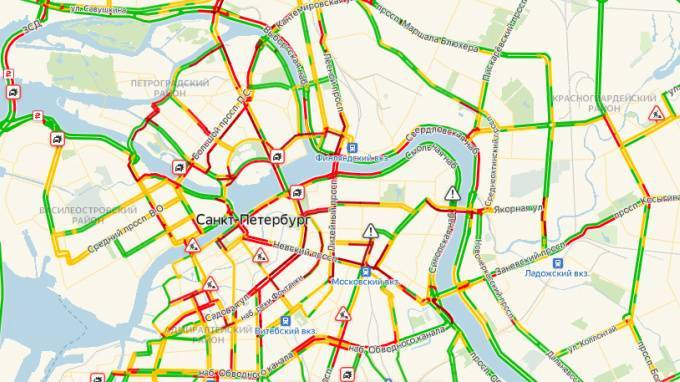 Водители вновь встали в пробку на Невском проспекте