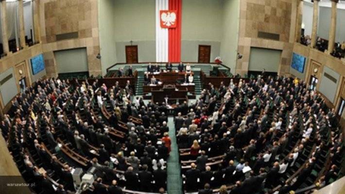 Парламент Польши принял неоднозначный законопроект о реформе судебной системы