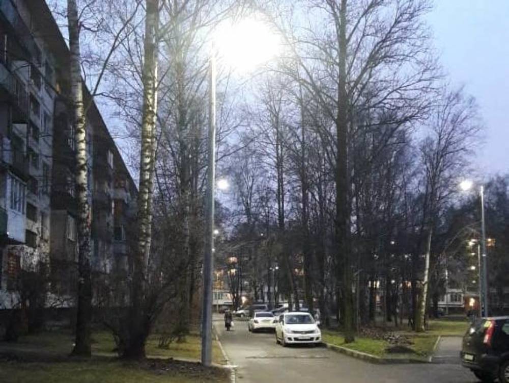 «Ленсвет» заменил наружное освещение в целом квартале Калининского района