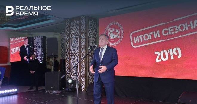 Рустам Минниханов наградил отличившихся автогонщиков Татарстана