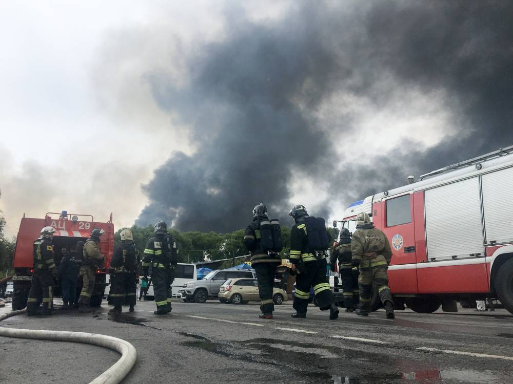 Спасатели МЧС эвакуировали 150 человек из-за пожара в Королеве