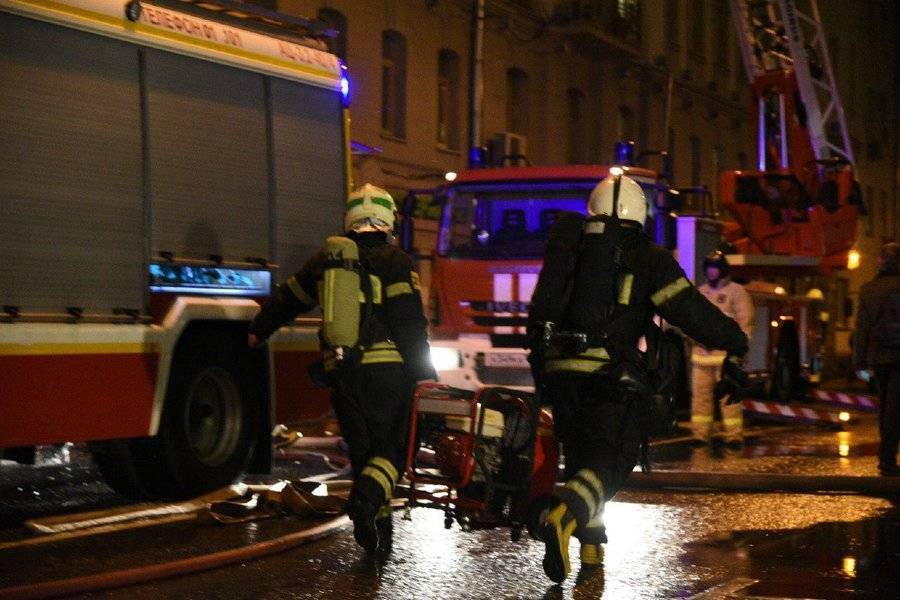 Человек пострадал при пожаре в квартире на северо-западе Москвы