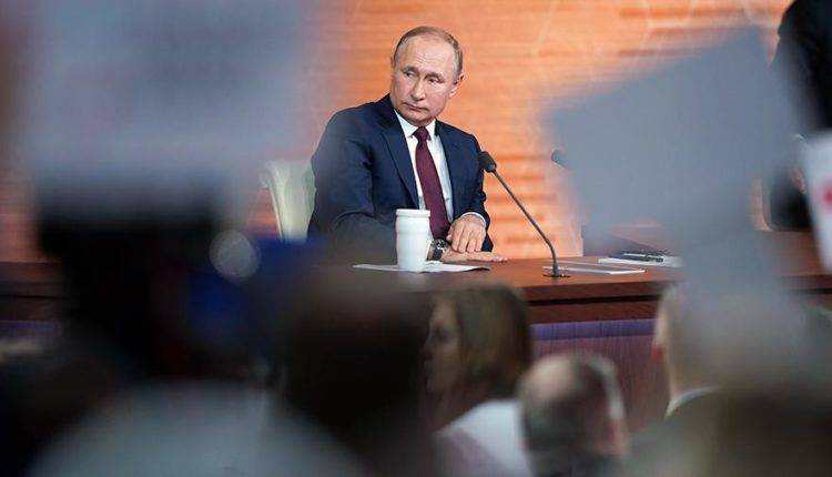 Рейтинг одобрения работы Путина вырос до 64% после пресс-конференции