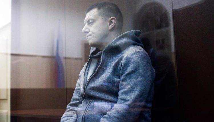 Суд назначил домашний арест подозреваемому в мошенничестве Цакунову