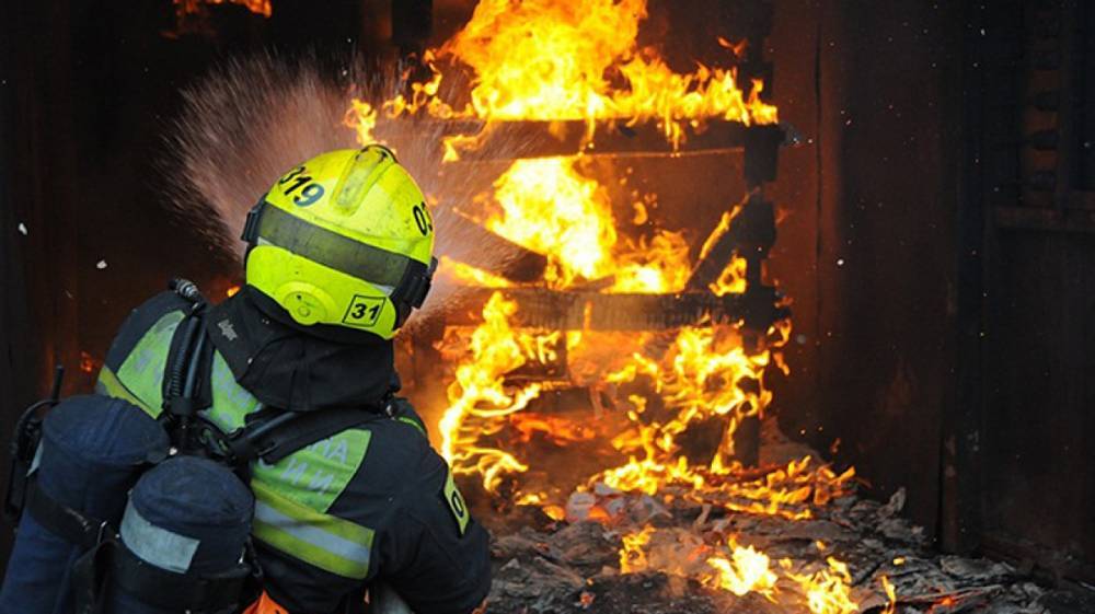 В Троицко-Печорске при пожаре в многоквартирном доме погиб 56-летний мужчина