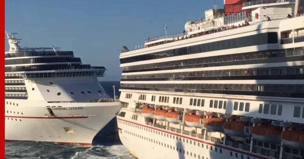 Столкновение двух круизных лайнеров в порту Мексики попало на видео