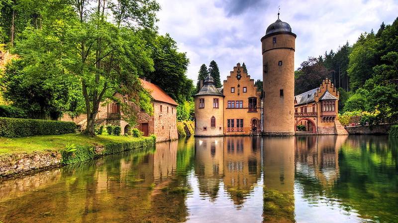 Интересные места Германии: Меспельбрунн – замок у воды
