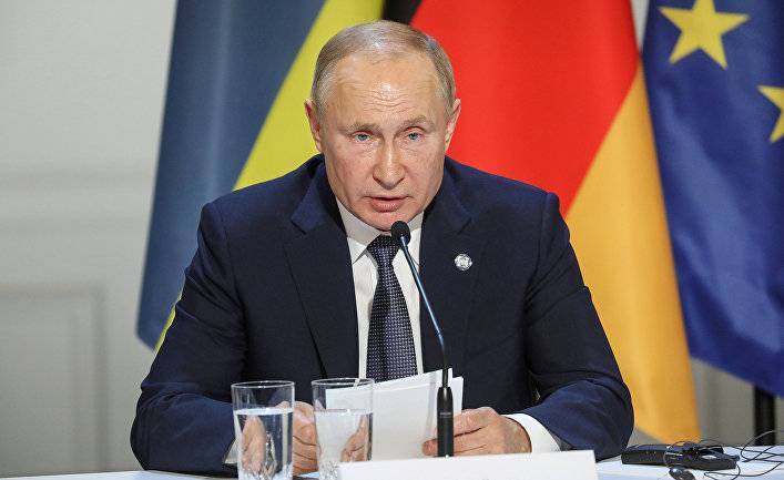 Bloomberg (США): в 2019 году Путин не смог вернуть любовь России