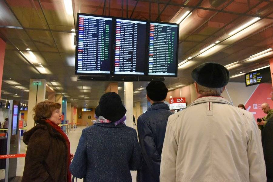 Почти 40 рейсов задерживают и отменяют в Москве
