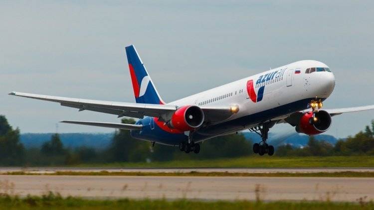 Летевший в Москву самолет совершил экстренную посадку в Баку