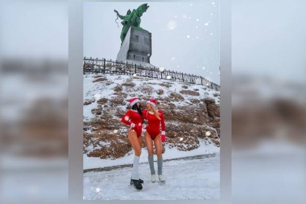 СМИ сообщили о фотосессии полуобнажённых девушек у памятника Салавату Юлаеву
