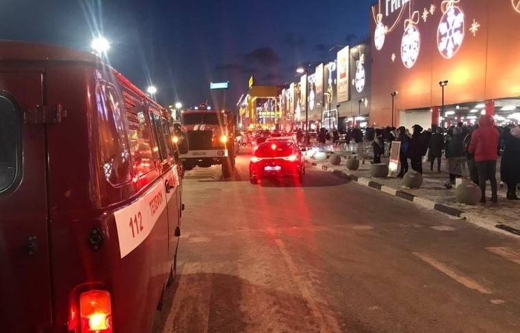 Пожарные эвакуировали свыше 2 тысяч посетителей уфимского ТЦ «Мега»