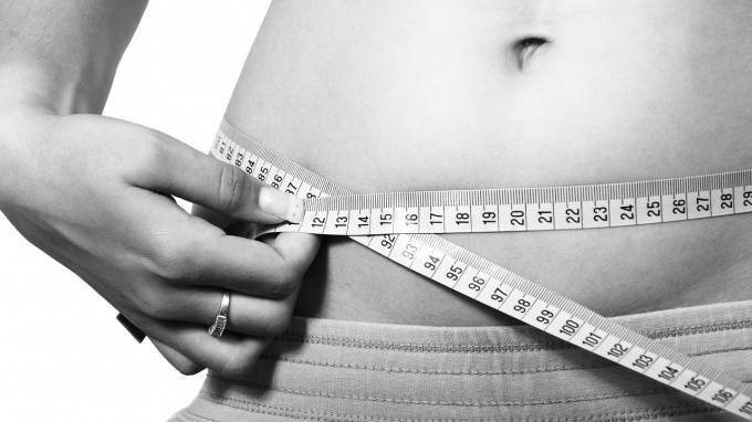 Американский эндокринолог рассказал, как побороть жир на животе