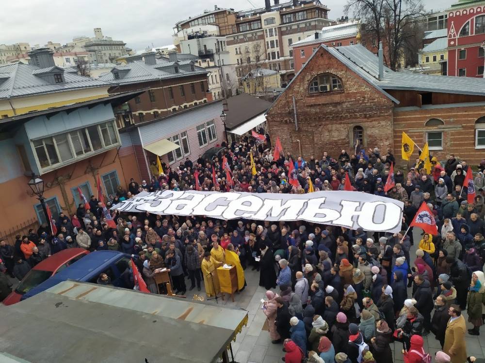 Православные активисты в 30 городах России проводят молебны против закона о домашнем насилии