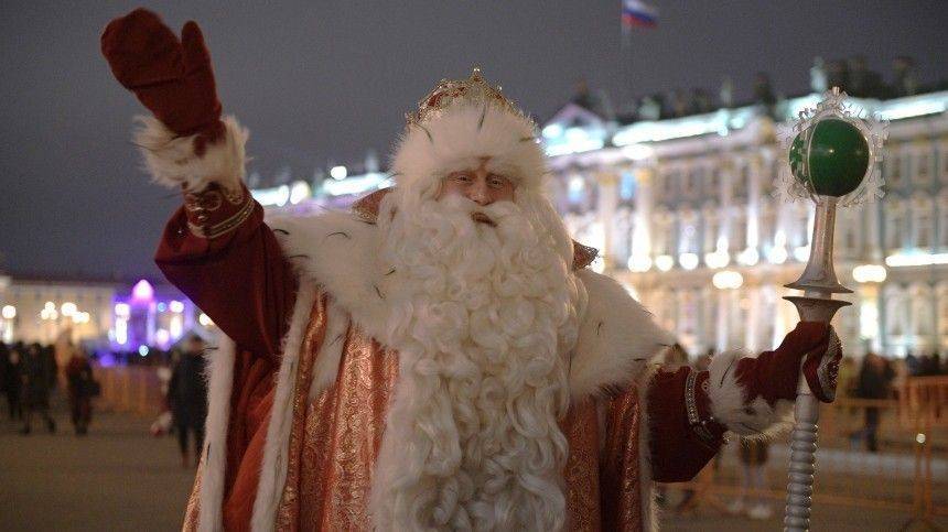 Дед Мороз зажег елку и дал старт новогодним праздникам в Петербурге