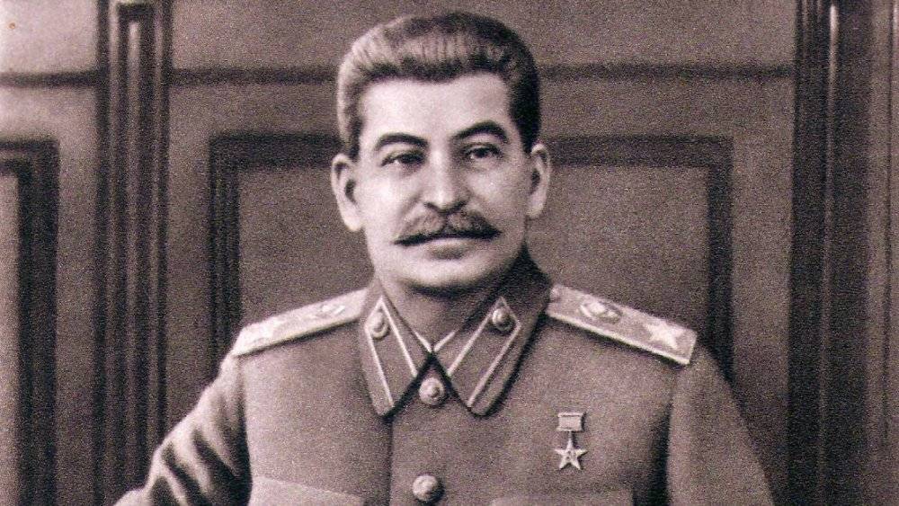 В петербургском отделении КПРФ появился памятник Сталину