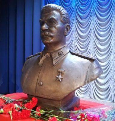 В Петербурге установлен 75-килограммовый бюст Сталину