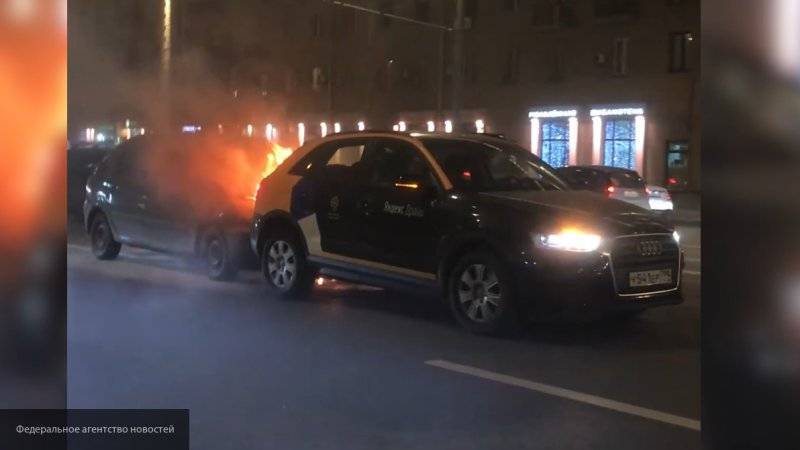 Два автомобиля загорелись после ДТП в центре Москвы