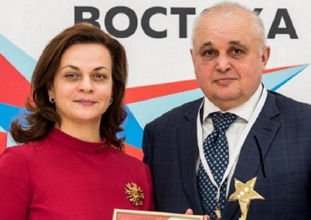 Губернатор Кемеровской области наградил свою жену медалью «За служение Кузбассу»