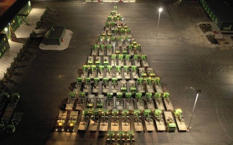 Эвакуаторы в форме елки стали началом нового новогоднего челленджа