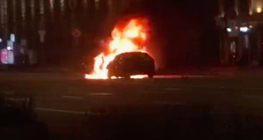 Водитель сгоревшего в центре Москвы автомобиля раскрыл подробности ДТП