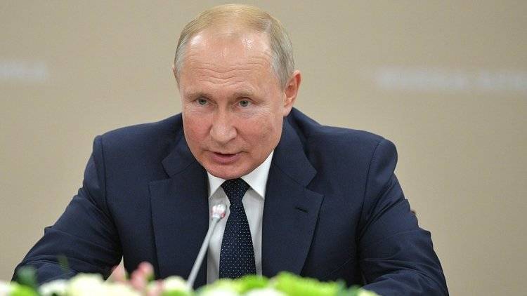 Путин поздравил россиян со 100-летием образования Гохрана РФ