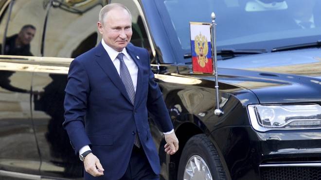 Путин поздравил российских энергетиков с профессиональным праздником
