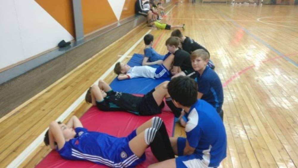 Более 40 юных футболистов Усинска успешно сдали силовые испытания комплекса ГТО