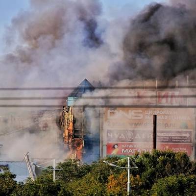 Пожарные ликвидировали открытое горение в здании "Нефтехима" в Уфе
