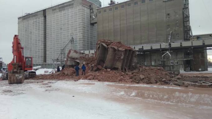 В Омске обрушилось четырехэтажное здание завода