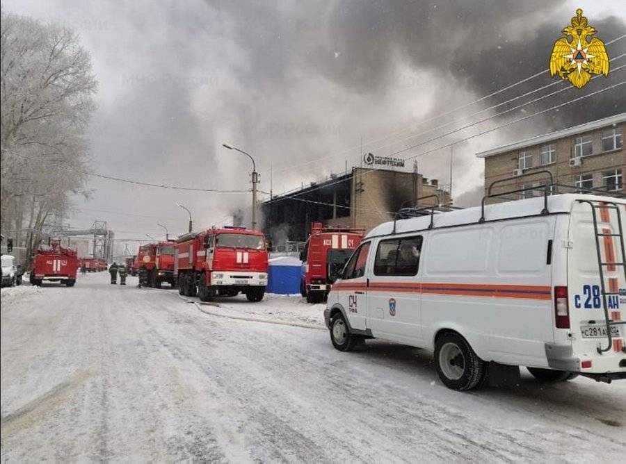 Следователи начали проверку после пожара на заводе в Уфе