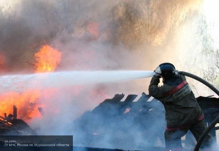 В Карачаево-Черкесии бригада пожарных потушила пожар в универмаге