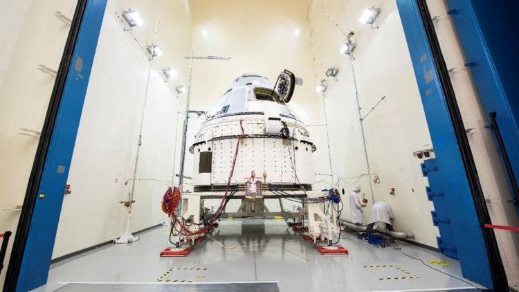 Сотрудники NASA и Boeing успешно посадили космический корабль Starliner