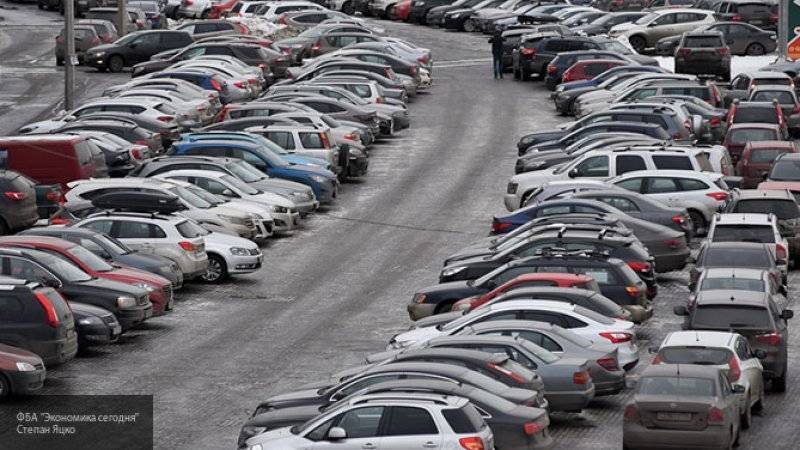Независимый автоэксперт рассказал, почему авто стали покупать меньше россиян