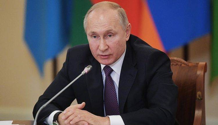 Путин поздравил россиян с Днем энергетика
