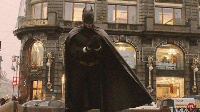 Петербуржцы увидели Бэтмена в центре города