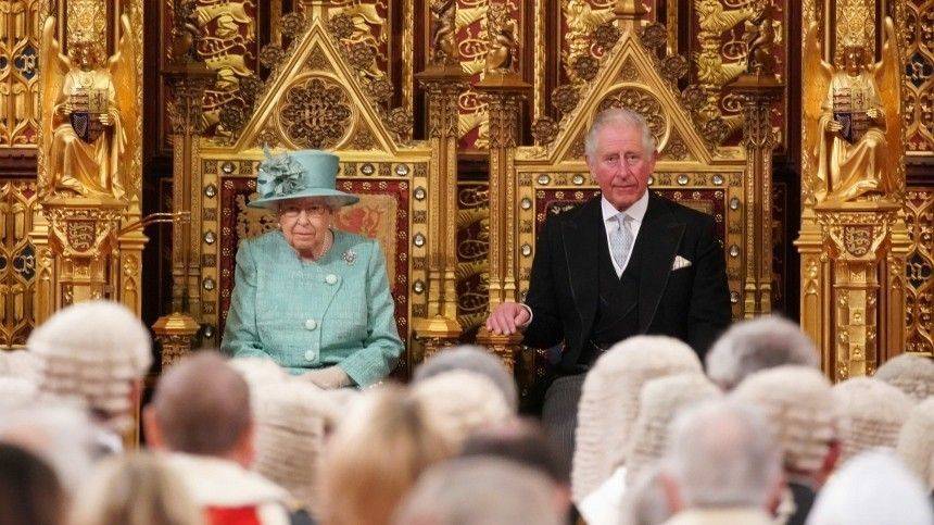В Букингемском дворце ответили на слухи об отречении королевы Елизаветы II