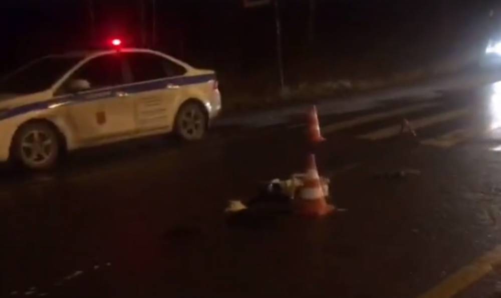 Появилось видео с места ДТП с погибшей под колесами авто пенсионеркой в Колпинском районе