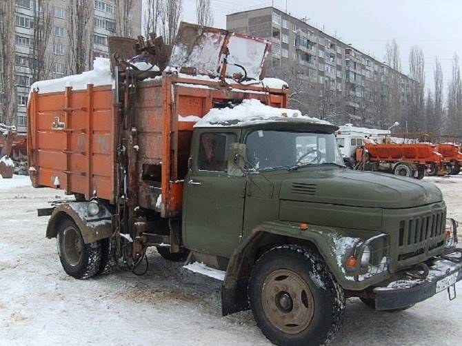 Определены самые распространенные марки мусоровозов в России