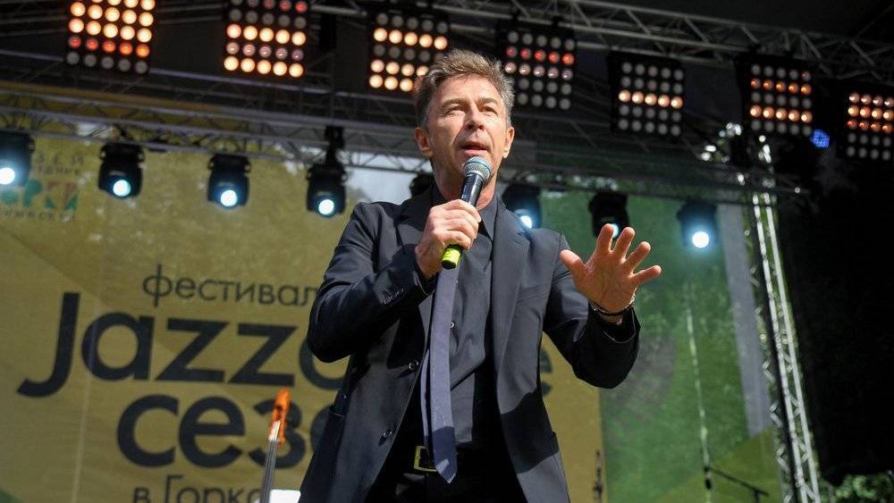 Сюткин оценил шутку Шнурова над обидевшим Гагарину участником шоу «Голос»