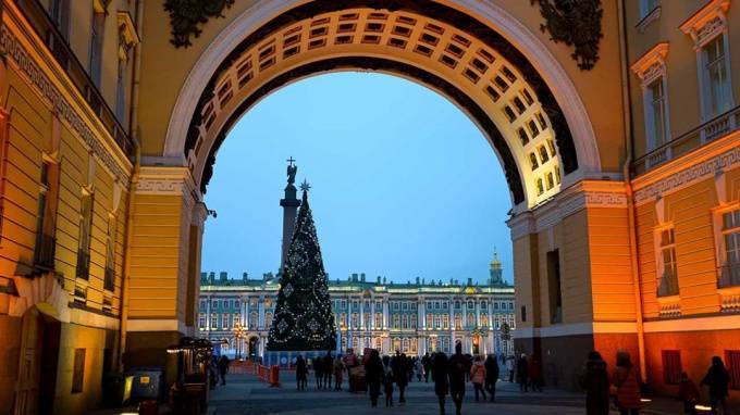 Синоптики: Петербург остается во власти циклонического вихря